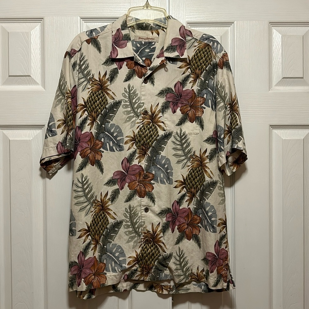 TOMMY BAHAMA 100% Silk Short Sleeve Floral  Button Down Shirt - Size Medium